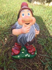 nano da giardino in cemento